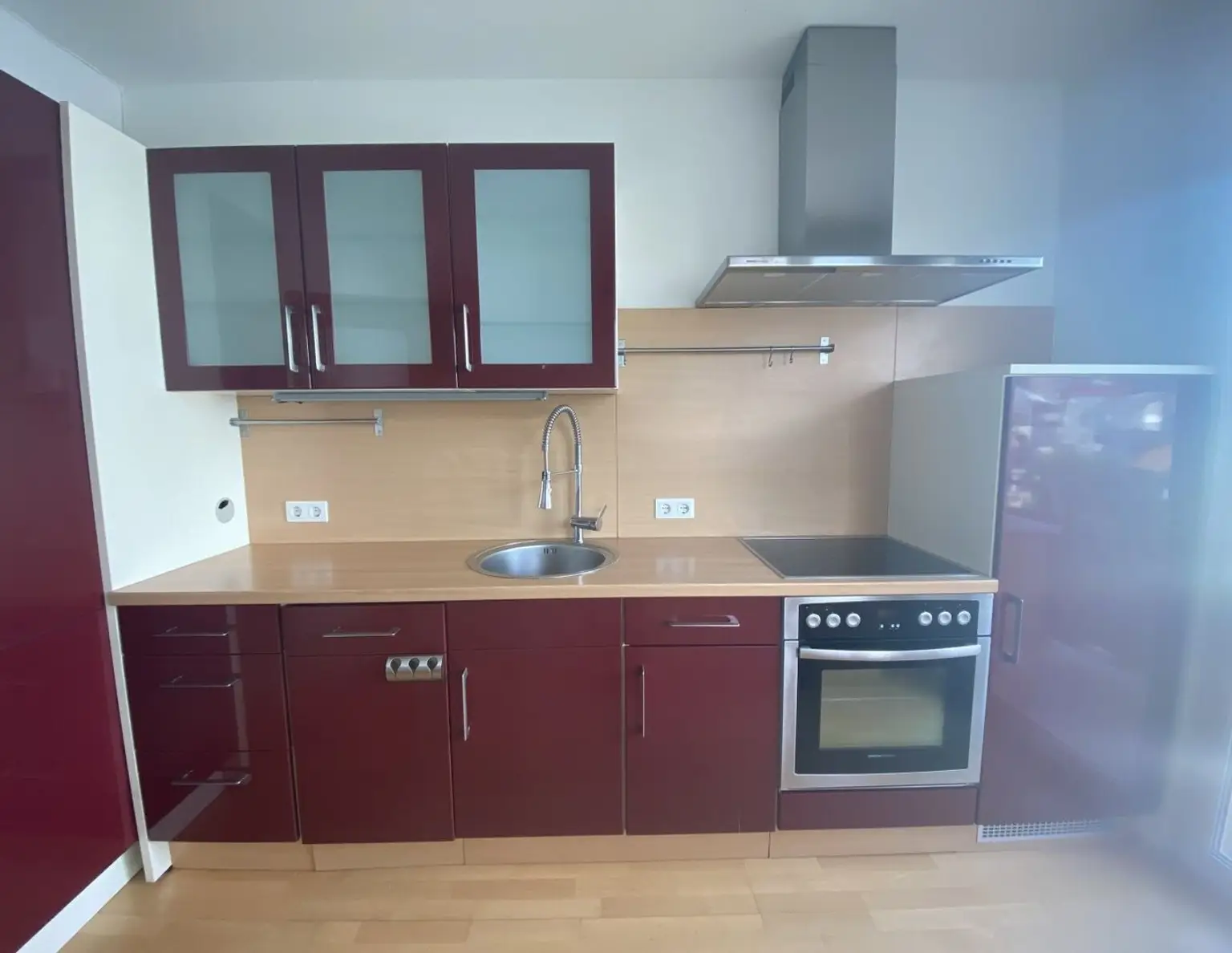 Gering renovierungsbedürftige Wohnung mit Balkon und Loggia in guter Lage Innsbruck - Ihr neues Zuhause!