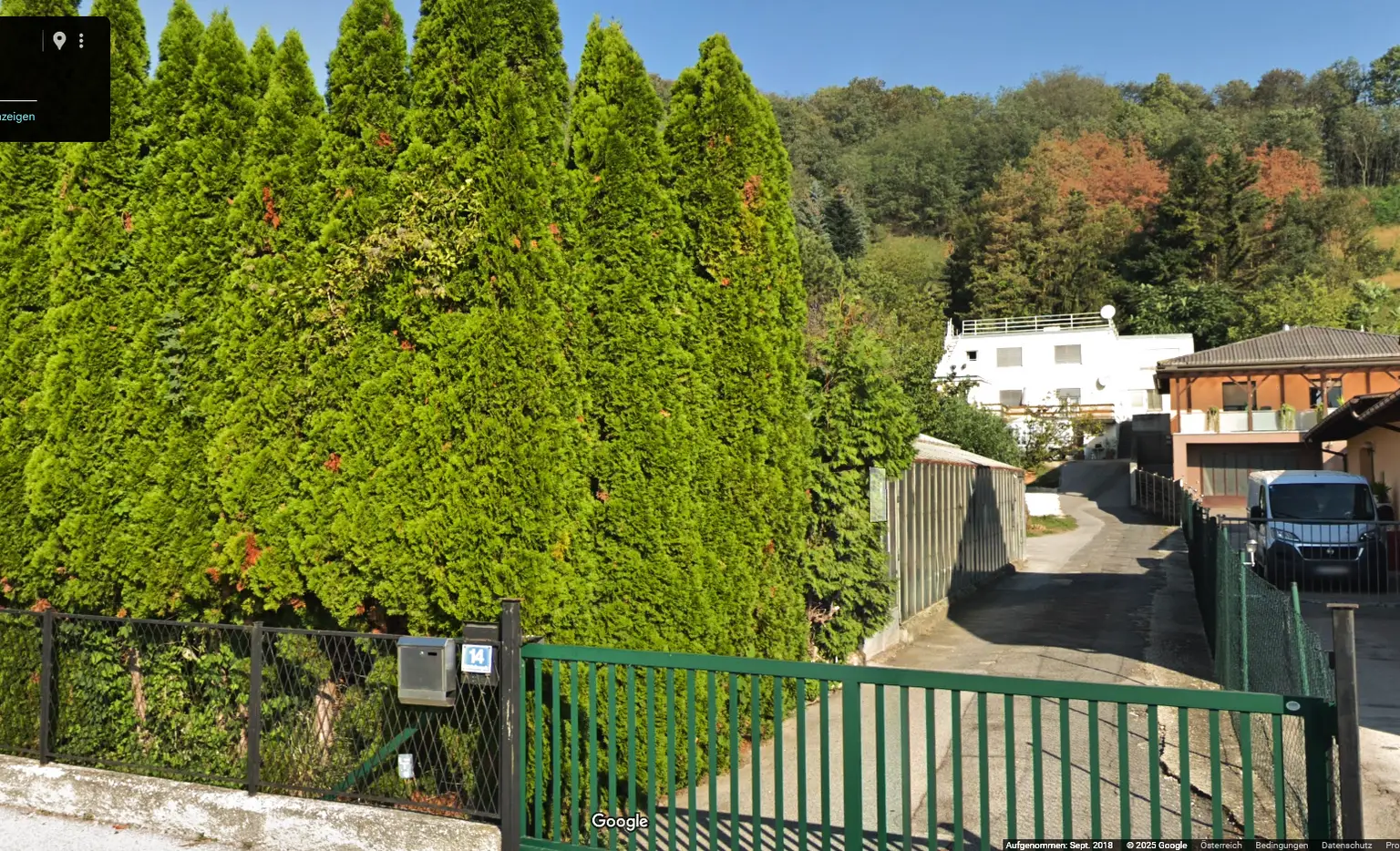 Großes Baugrundstück mit Althausbestand und schönem Waldanteil in Leobendorf.  Für Bauträger/2 Wohneinheiten möglich.