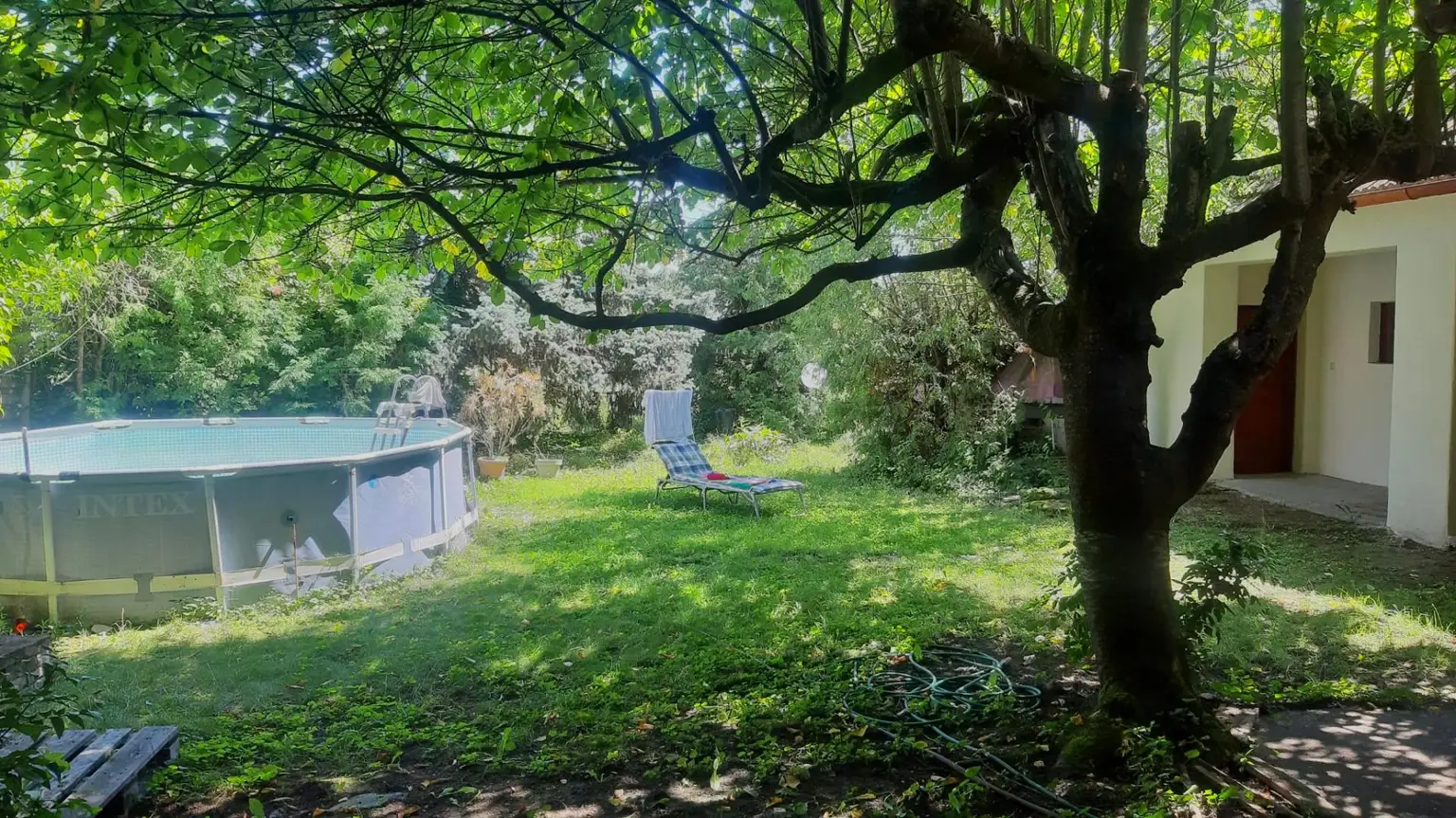 Charmantes, idyllisches Landhaus mit eigenem Ferienappartement und Raum für Ideen!