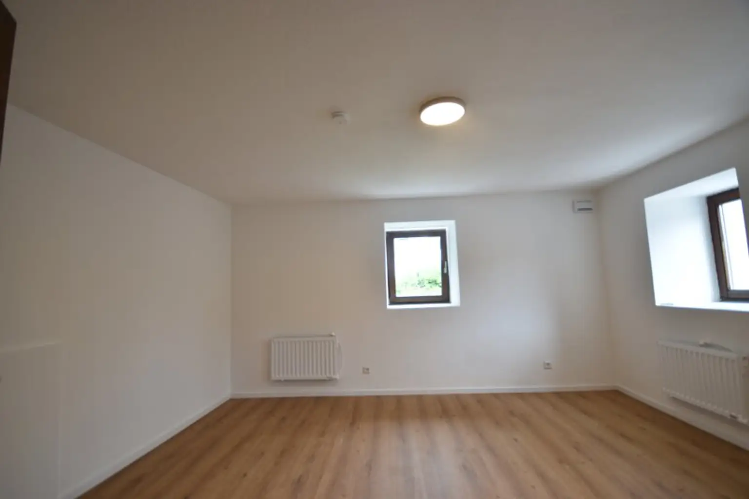 Schlafzimmer - Kleines 2 Zimmer Appartement mit PKW-Stellplatz Miete Grödig Salzburg