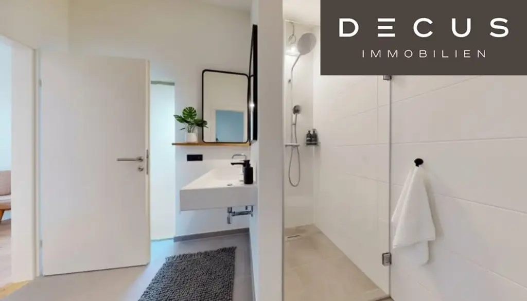 | EXKLUSIVE & LICHTDURCHFLUTETE DACHGESCHOSS - MAISONETTE - WOHNUNG MIT BLICK AUF DEN SCHLOSSBERG | PRIVATER LIFTZUGANG | 2 TERRASSEN | TOP LAGE