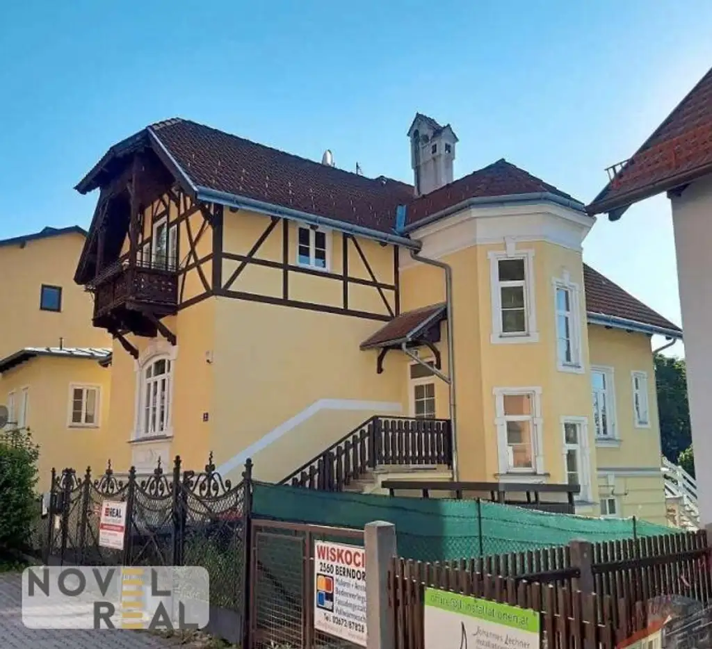 Sanierter Jugendstilaltbau mit Nebengebäude auf großem Grundstück mit Swimmingpool im Bezirk BADEN