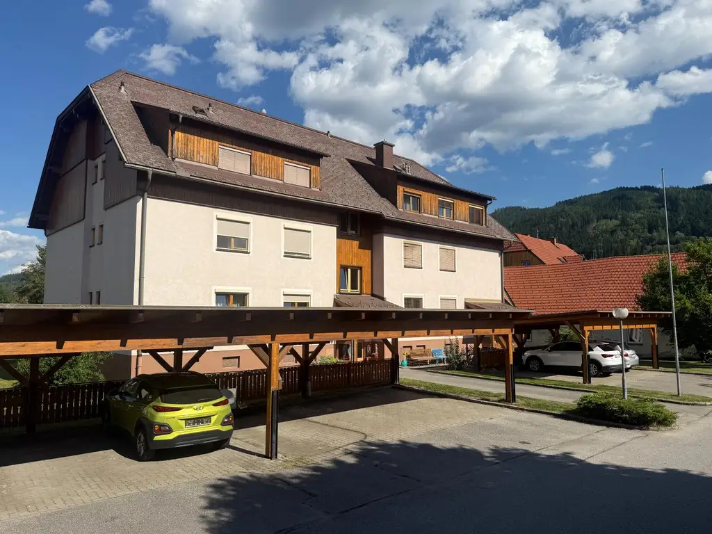 *** Hochwertig möbliert & top saniert: Stilvolle 74m²-Wohnung mit Loggia in ruhiger Lage + Carport ***