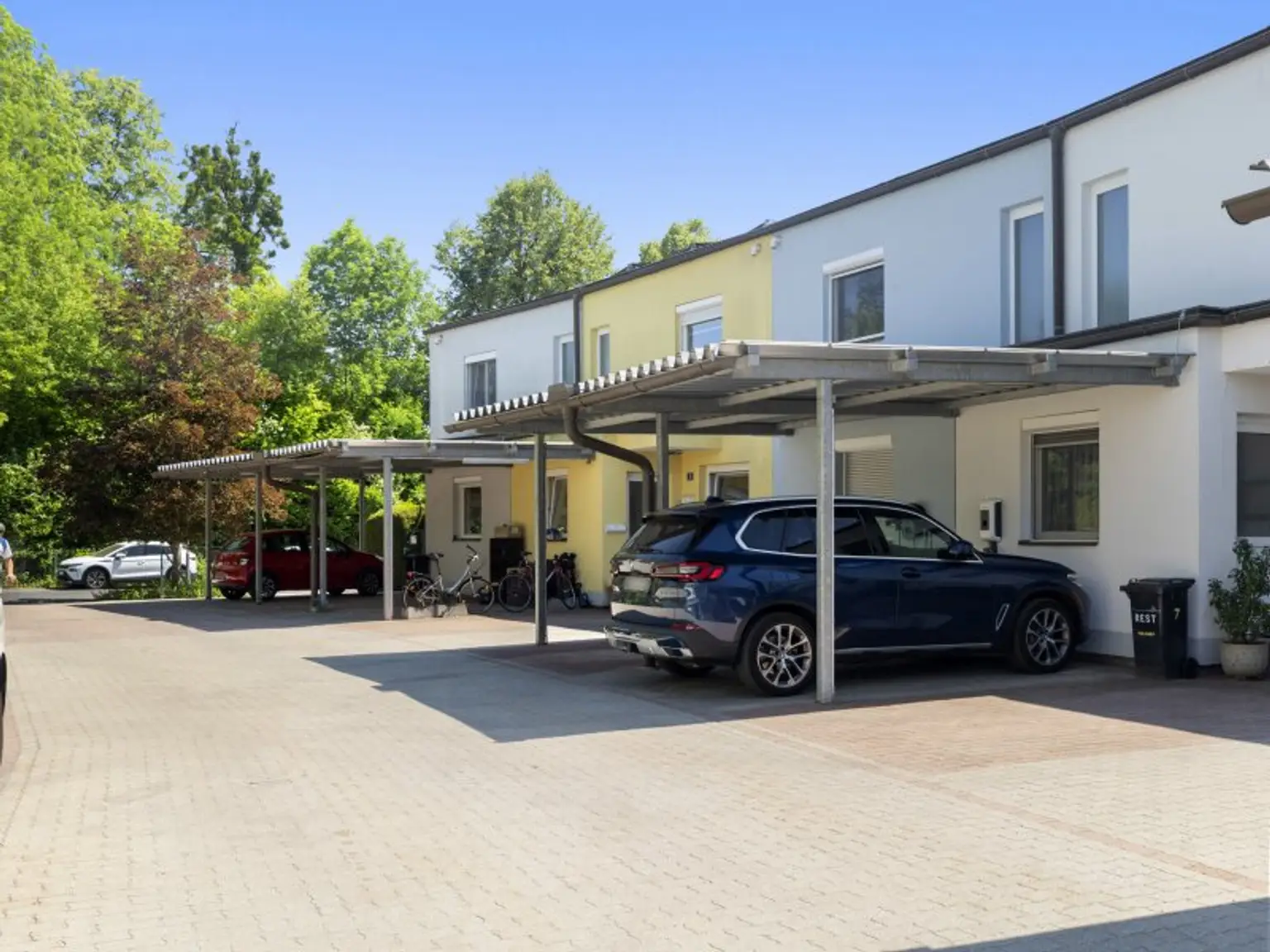 Schönes, sonniges und ruhiges Reihenhaus mit 142,00m² Nfl. und 102m² Eigengrund plus Carport und PKW-Stellplatz in Feschnig