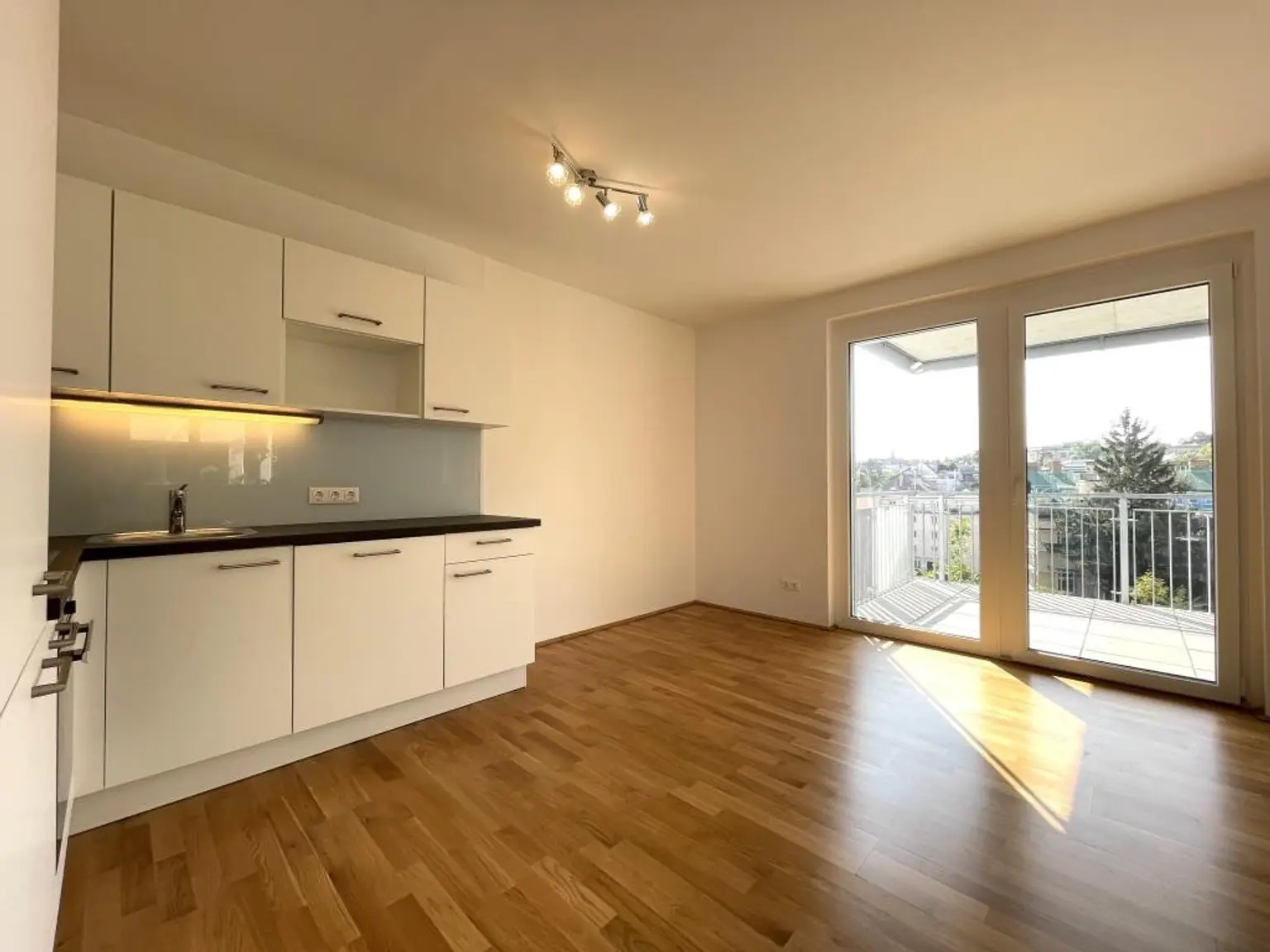 Küche - Blick zur Terrasse