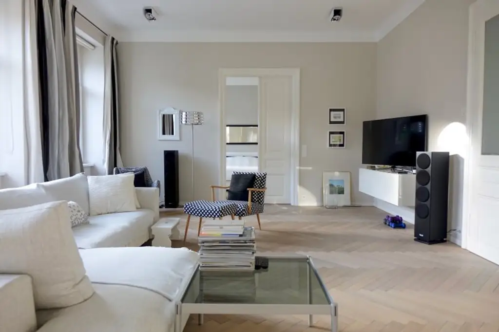 Altbau mit Terrasse und Wellness bei Schlosspark (U4)
