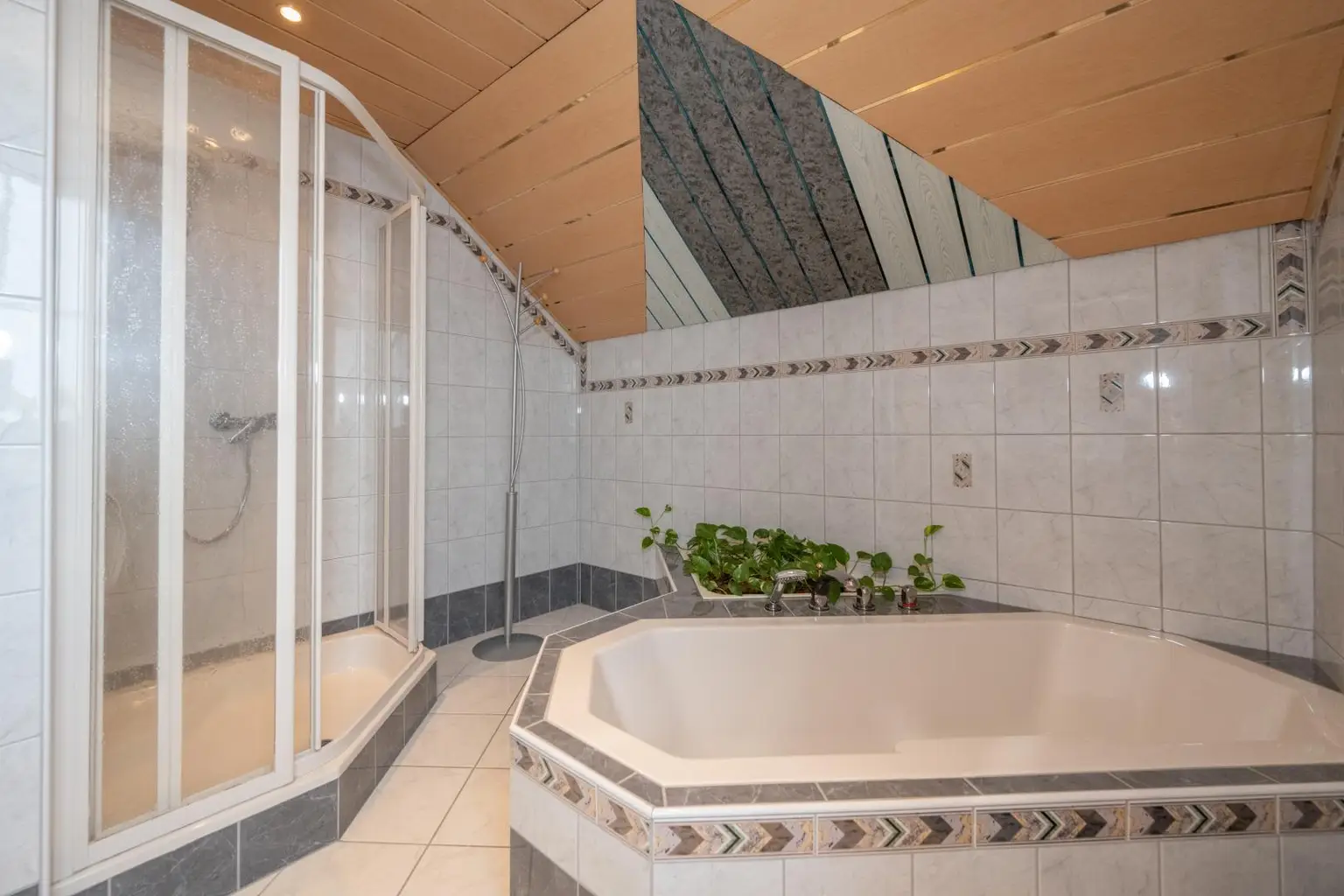 Badezimmer (OG)