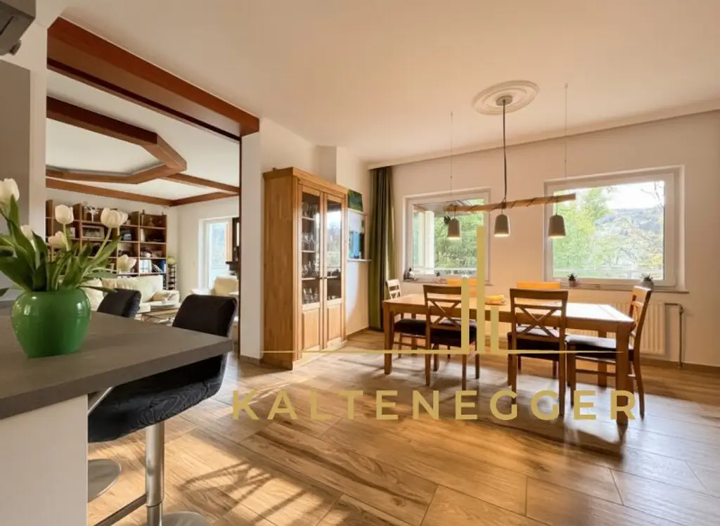 Klosterneuburg: Großzügiges Anwesen mit 2 Wohneinheiten, Indoorpool und 3.606 m² Grundstück