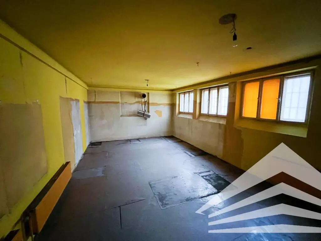 Geschäftslokal mit grossem Schaufenster Nähe Hessenplatz zu verkaufen!