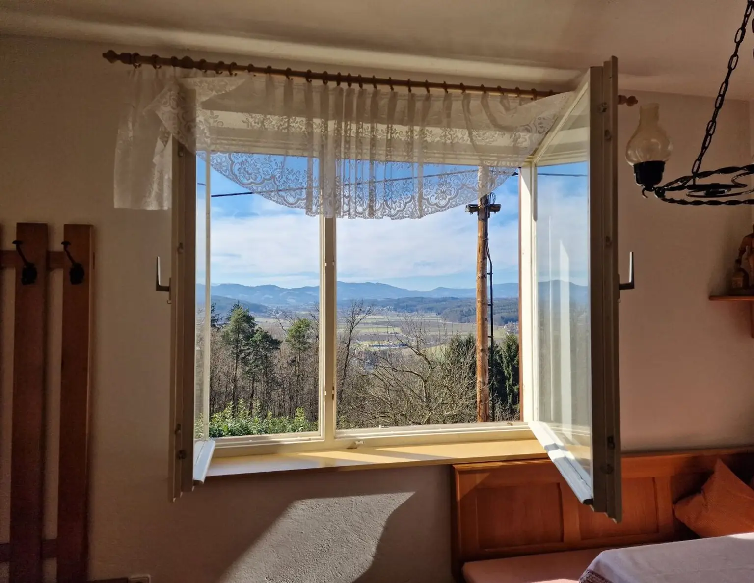 Ein charmantes und sonniges Ferienhaus mit großartiger Panoramasicht in Großklein am Mattelsberg - voller Potenzial!