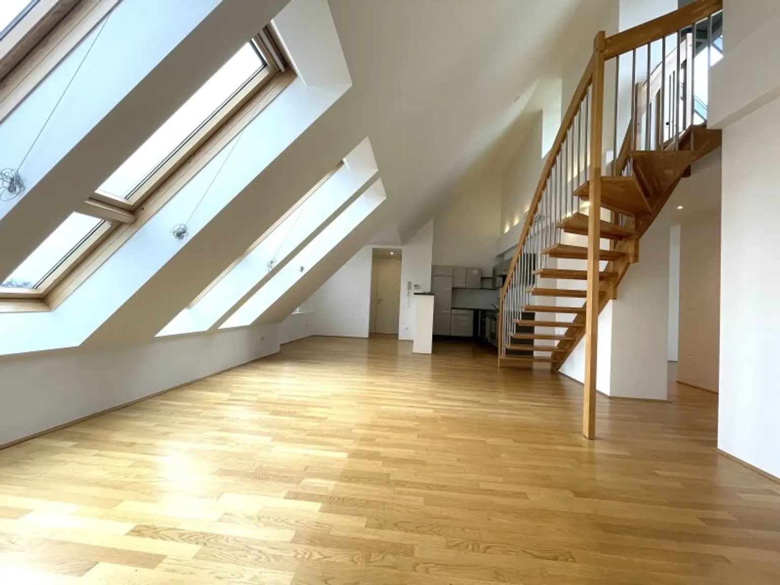 Sonnige 3,5-Zimmer Dachgeschoßwohnung mit Terrasse zu kaufen