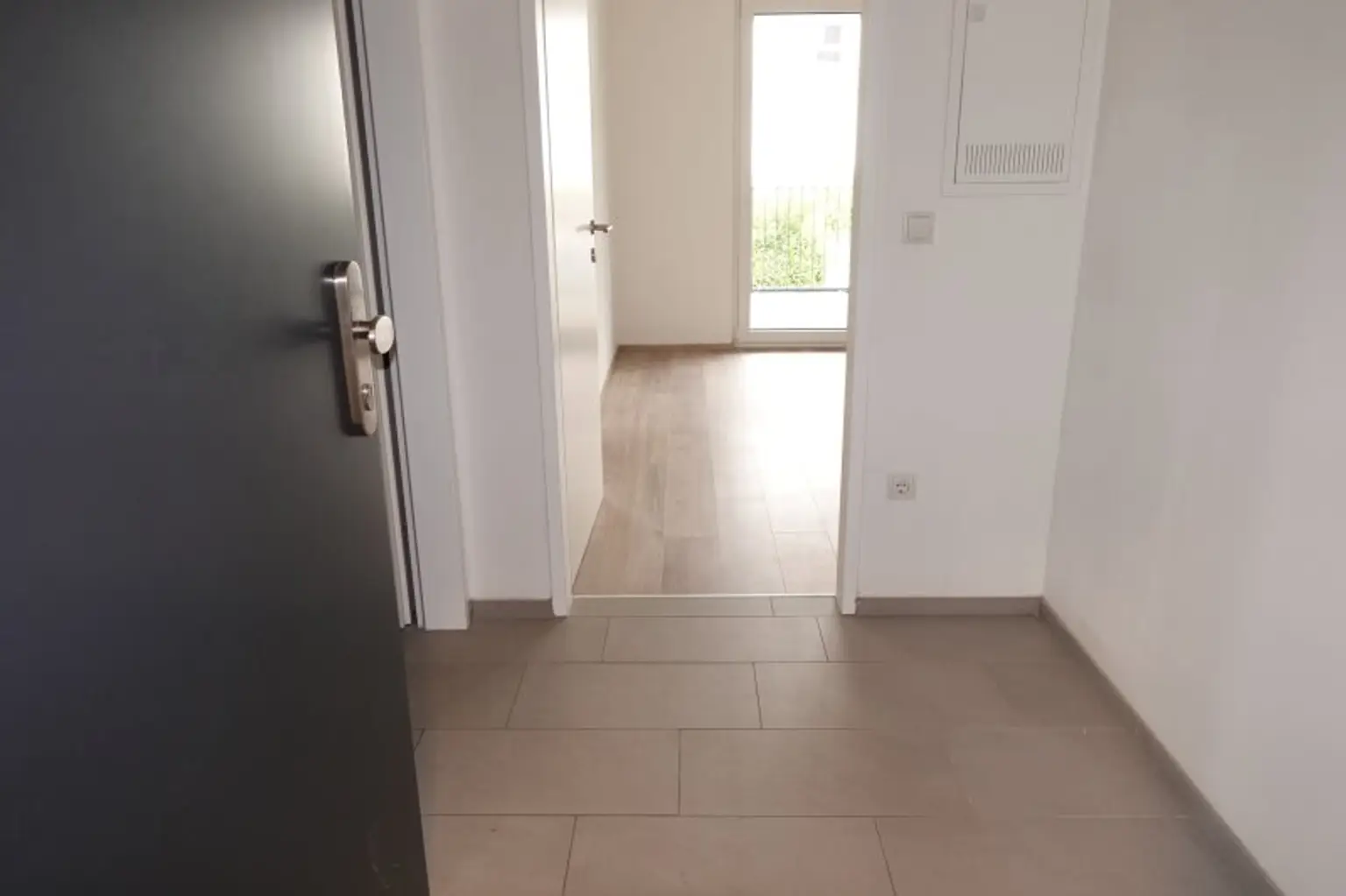 Zweitbezug, HOFSEITIGE BALKON-2 Zimmer-Neubauwohnung