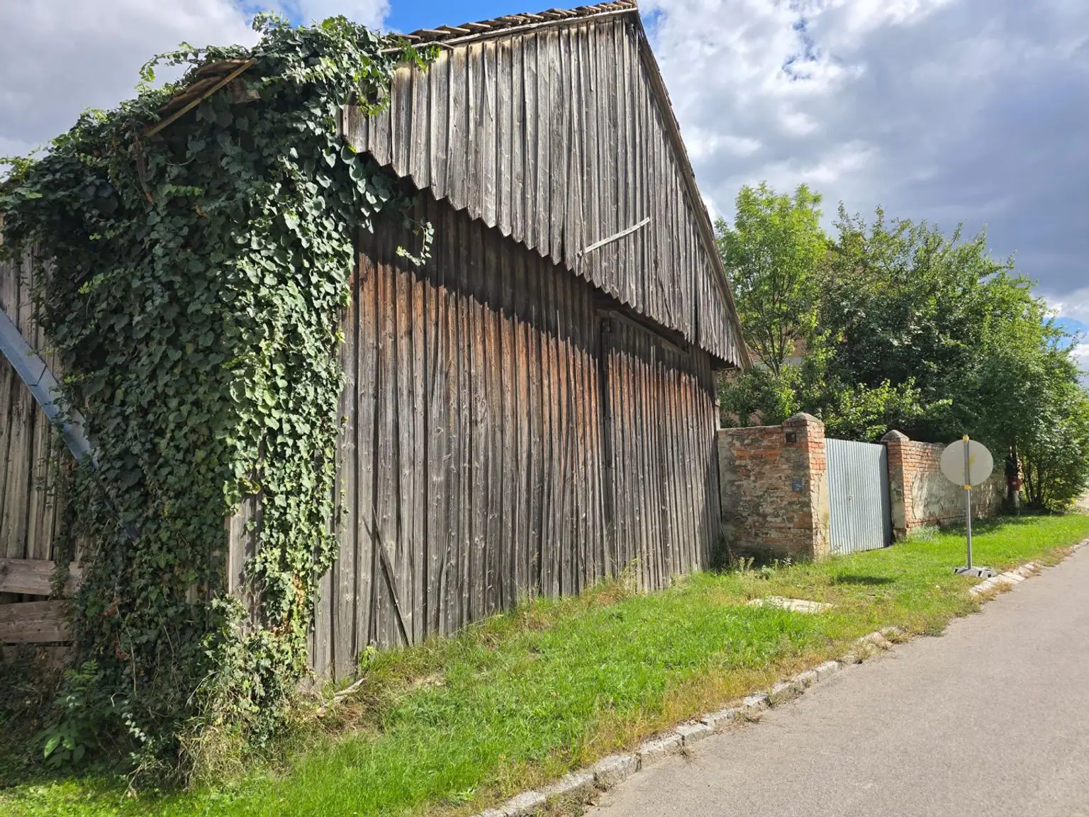 Baugrund mit Stadl