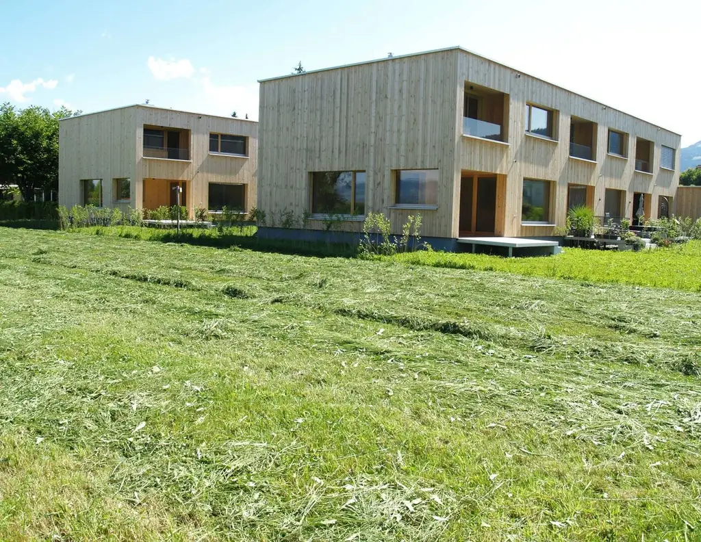 NEU - Feldkirch Gisingen Guldenäcker - Vollholz Reihenhaus mit 5 Zimmer, Garten und Carport, Top Lage