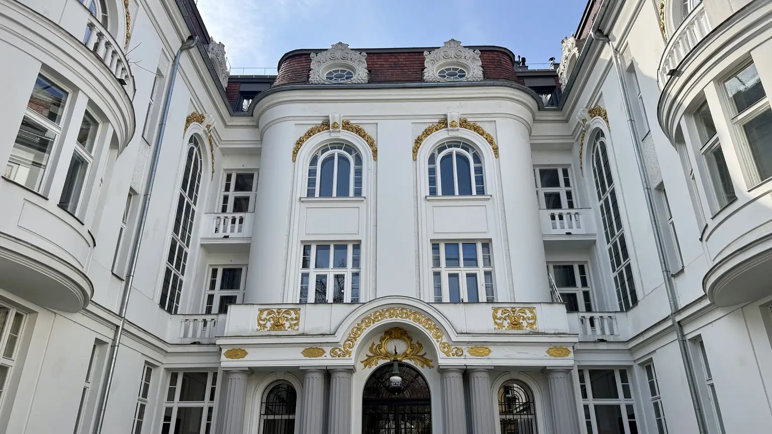 Cottageviertel I Jugendstil-Palais I Dachwohnung I Garagenplatz