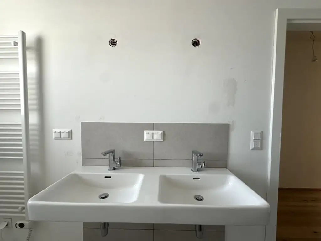 Hier werden Träume war! Exklusive 4-Zimmer Maisonette-Wohnung mit ca. 113 m2 sowie eigener Dachterrasse in ruhiger Lage