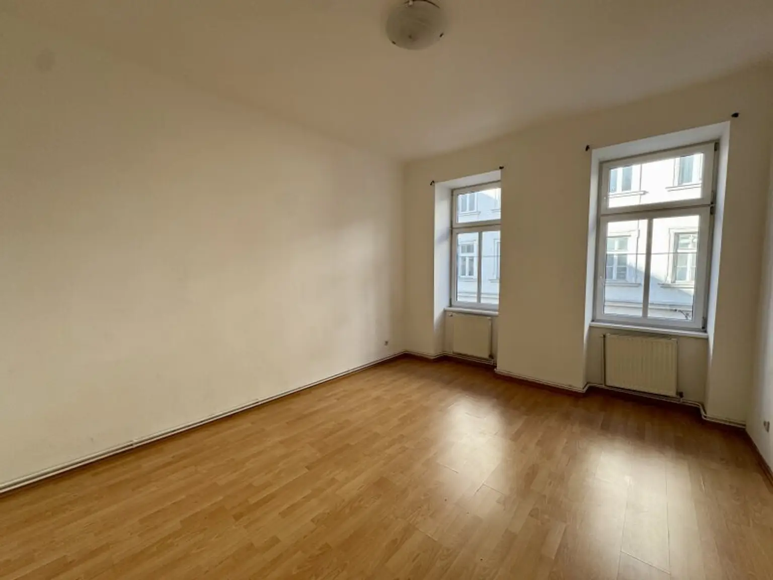 Charmanter Altbau mit Gestaltungsspielraum – Wohnen nach eigenen Vorstellungen