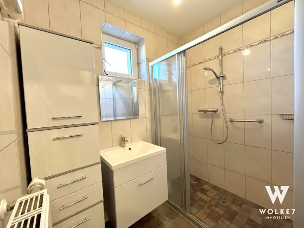 Top gepflegte Wohnung am Bahnhof! - Vollparkett - Ruhelage!