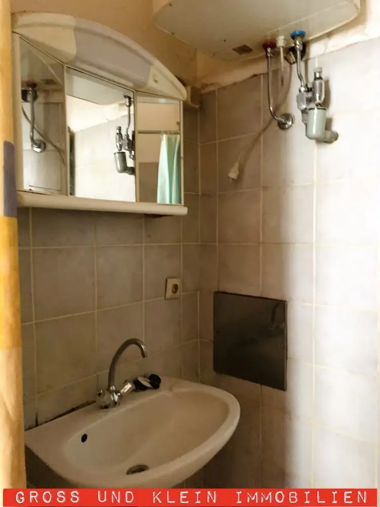 geschickte Hände gesucht.
Klein - Atelier - Büro - lager - die Lage ist gut .