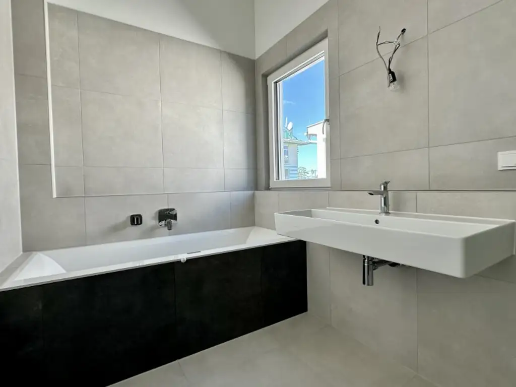 5 Zimmer auf 3 Ebenen! 2 Badezimmer! U1 und U2 gut erreichbar! Alte Donau! Provisionsfrei für den Käufer!