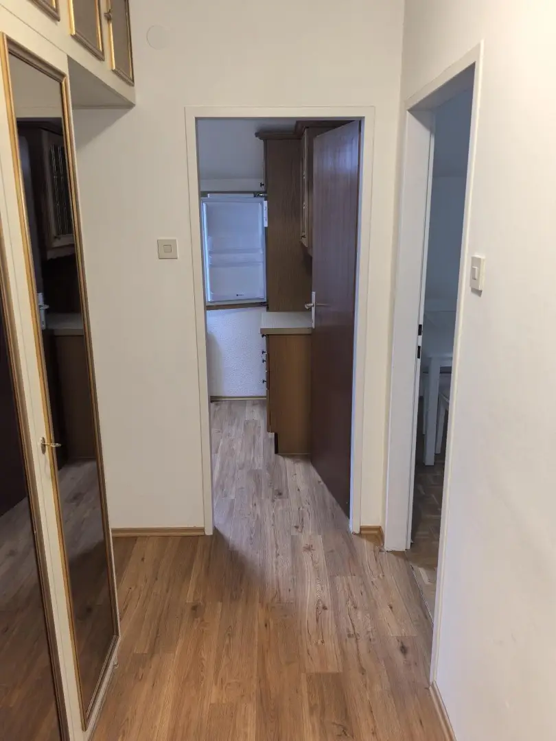 Gepflegte Mansardenwohnung mit Garage