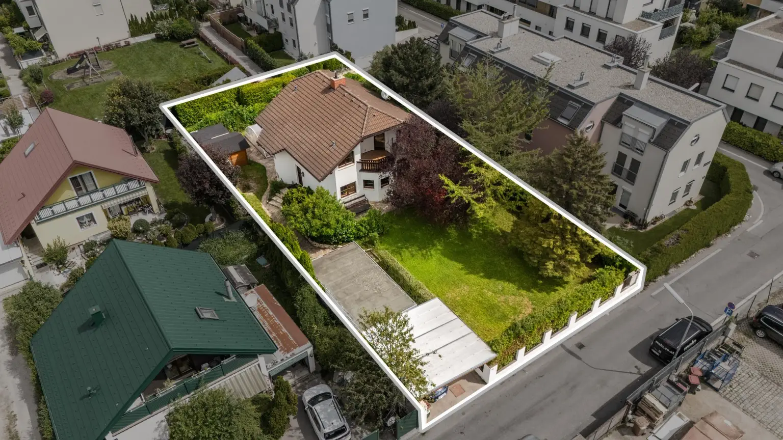 "Charmantes Einfamilienhaus mit Pool, großem Garten und modernem Wohnkomfort"