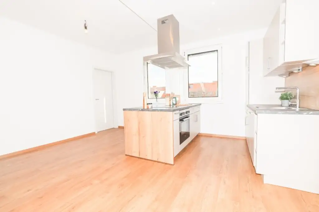 !! WOW !! I TOP-GRUNDRISS I BALKON I BADEWANNE I MODERN SANIERT I OFFENE KÜCHE I 4. STOCK MIT LIFT I HAUSTIERE WILLKOMMEN I PROJEKT WOHNEN I