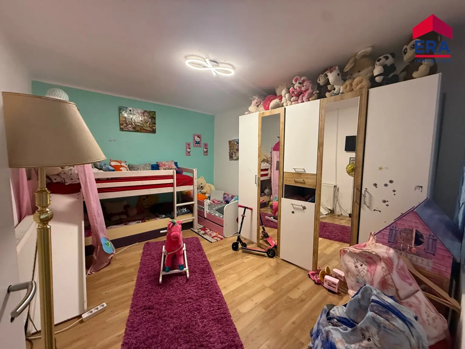 NEU: Viel Platz für Familie, Hobby und Werkstatt – Einfamilienhaus mit 4 Garagen und neuem Dach