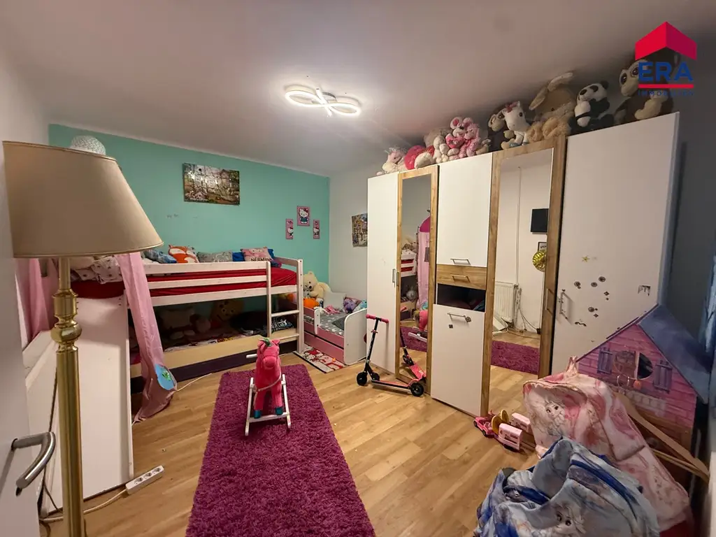NEU: Viel Platz für Familie, Hobby und Werkstatt – Einfamilienhaus mit 4 Garagen und neuem Dach