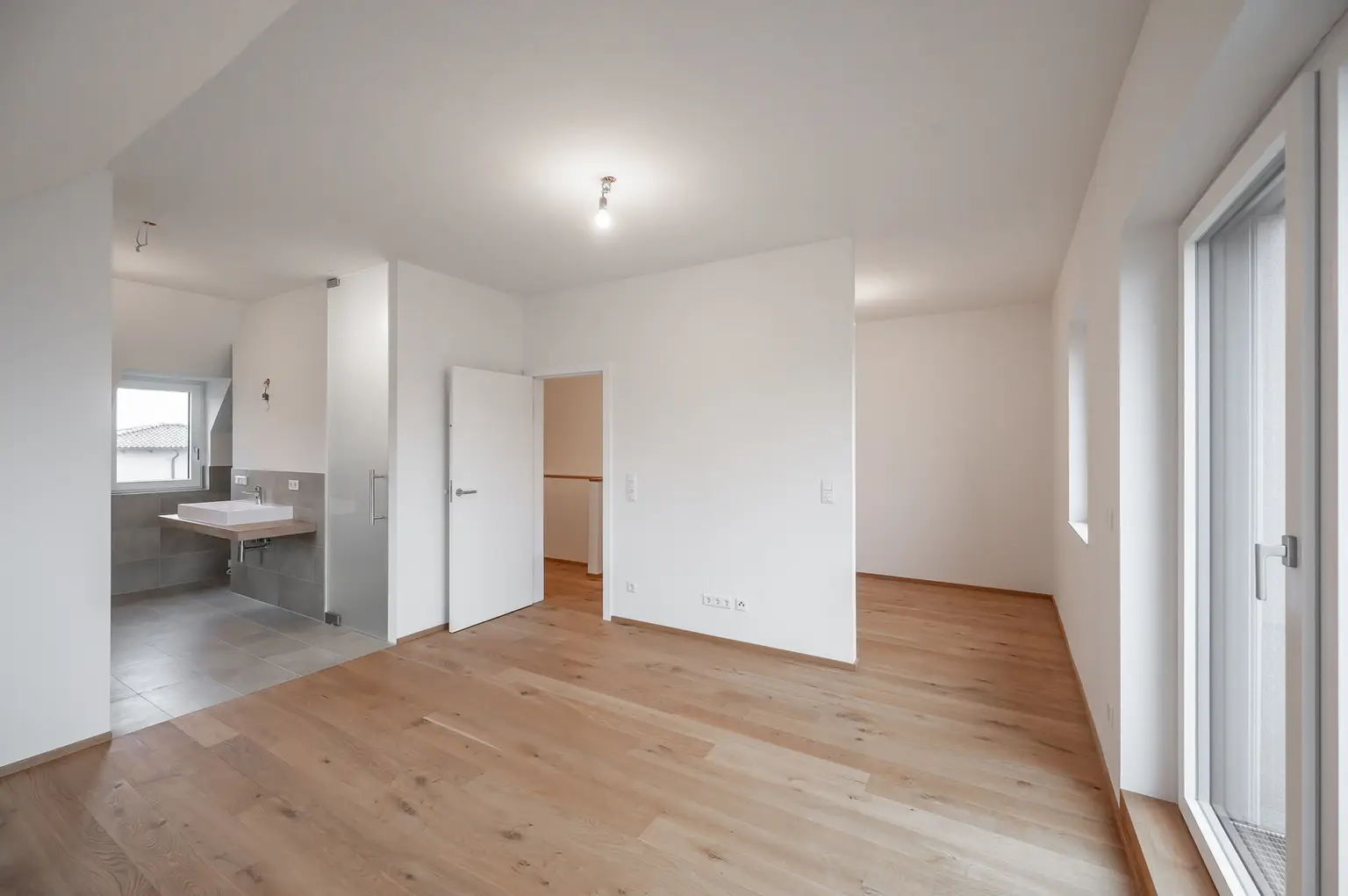 DG - Schlaf- und Badezimmer