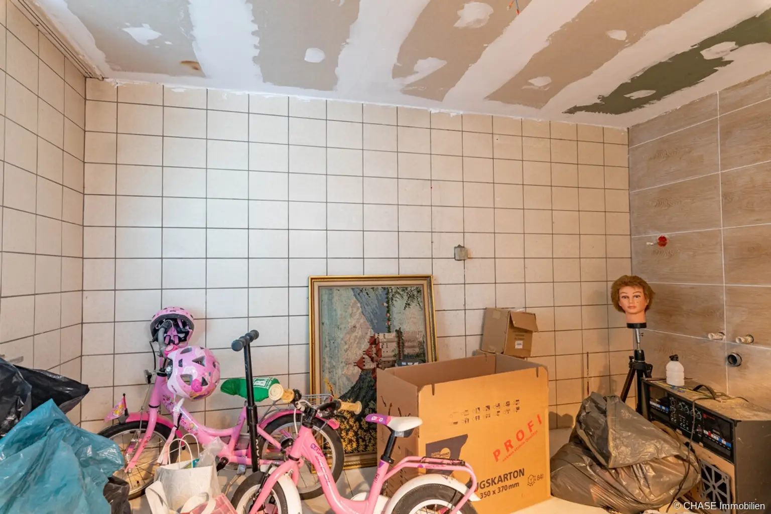 KG - Badezimmer, halb ausgebaut