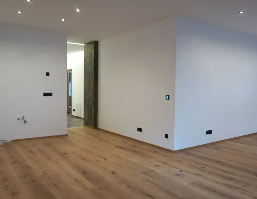 PROVISIONSFREI: FAMILIENFREUNDLICHE 4-ZIMMERWOHNUNG MIT TERRASSEN UND GARTEN