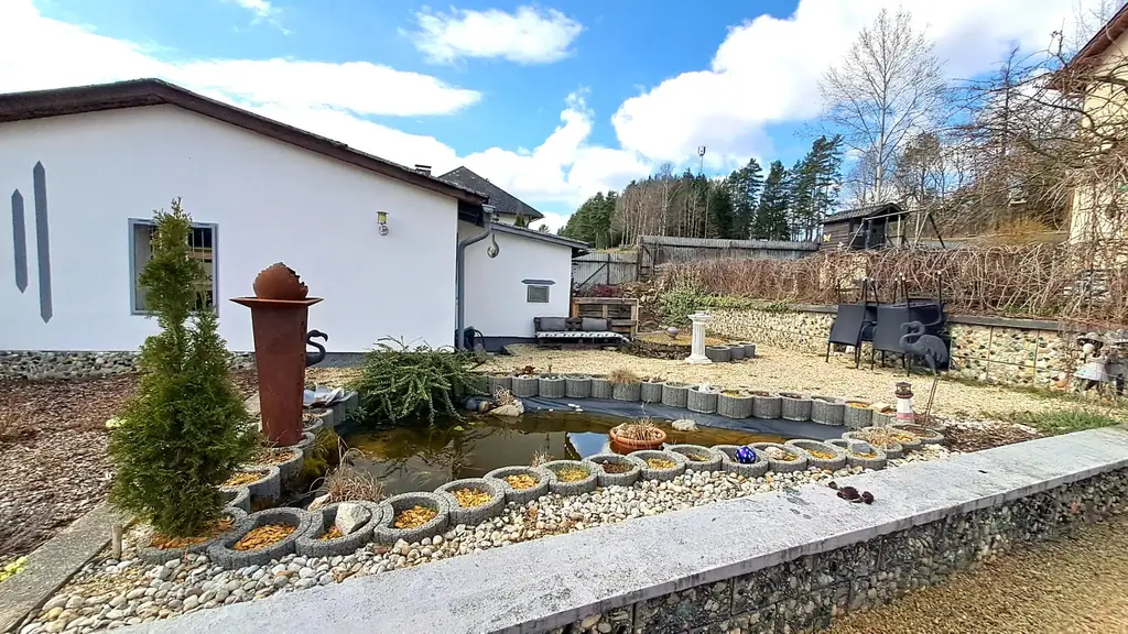gepflegtes Einfamilienhaus mit Doppelgarage in sonniger Ruhelage