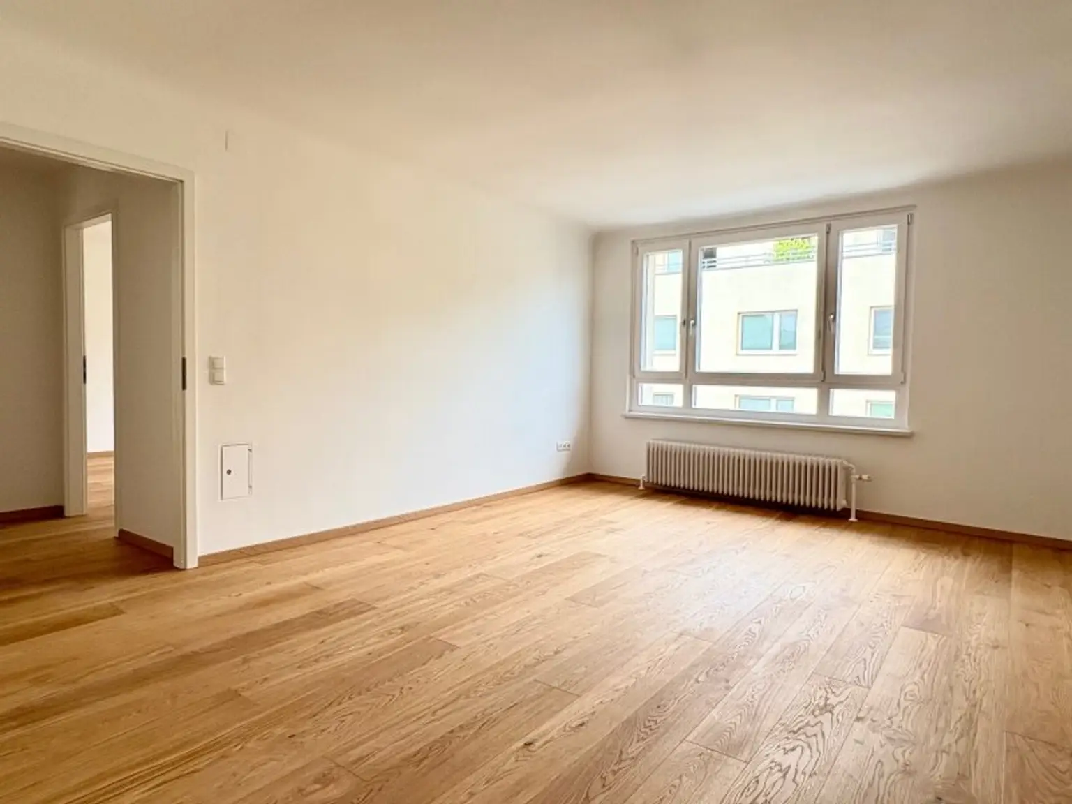 EIN TRÄUMCHEN! FRISCH SANIERT, HELL UND RUHIG MIT LOGGIA IM SCHÖNEN GERSTHOF