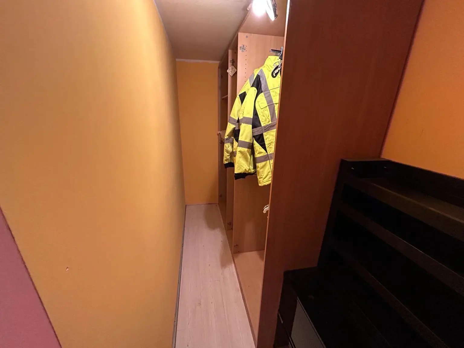 Kleiderschrank