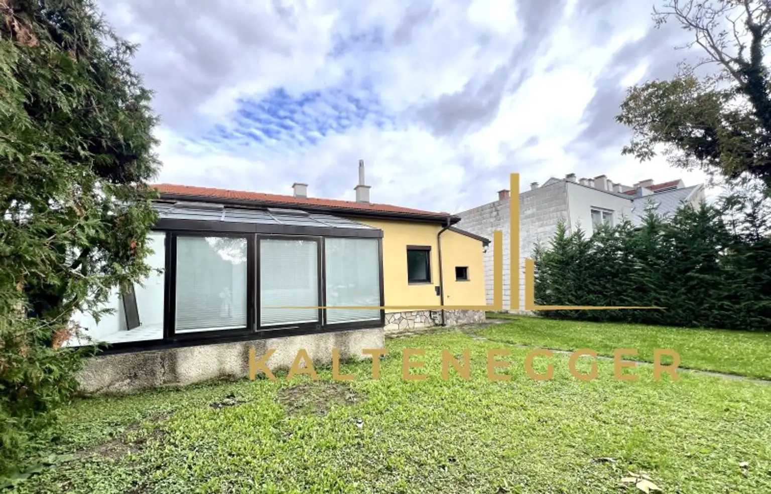 Vösendorf : Büro- und Praxisräume / Zwei sanierte Einheiten