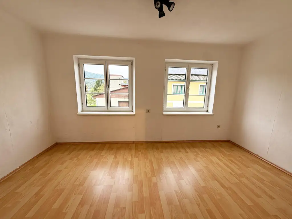 Bürgerliches Einfamilienhaus mit viel Platz, liebenswerten Garten und tollem Ausblick!