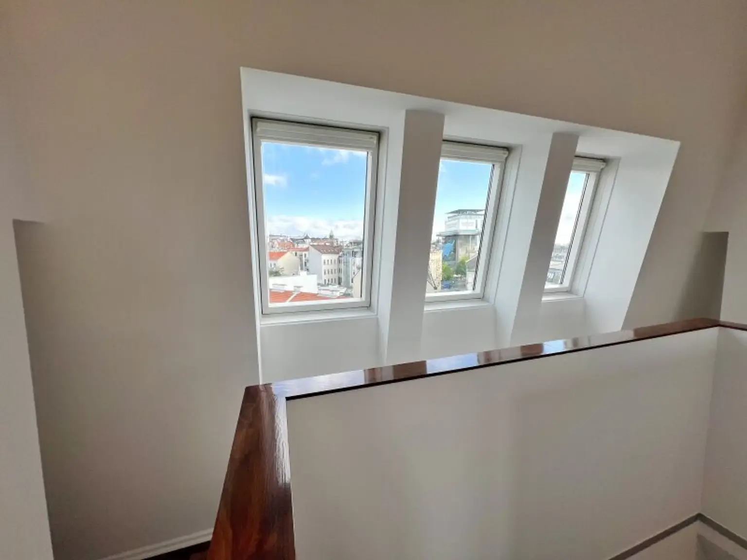 Hier bleiben keine Wünsche offen - Exklusive Maisonette mit 44m² Terrasse nahe Naschmarkt zu mieten!