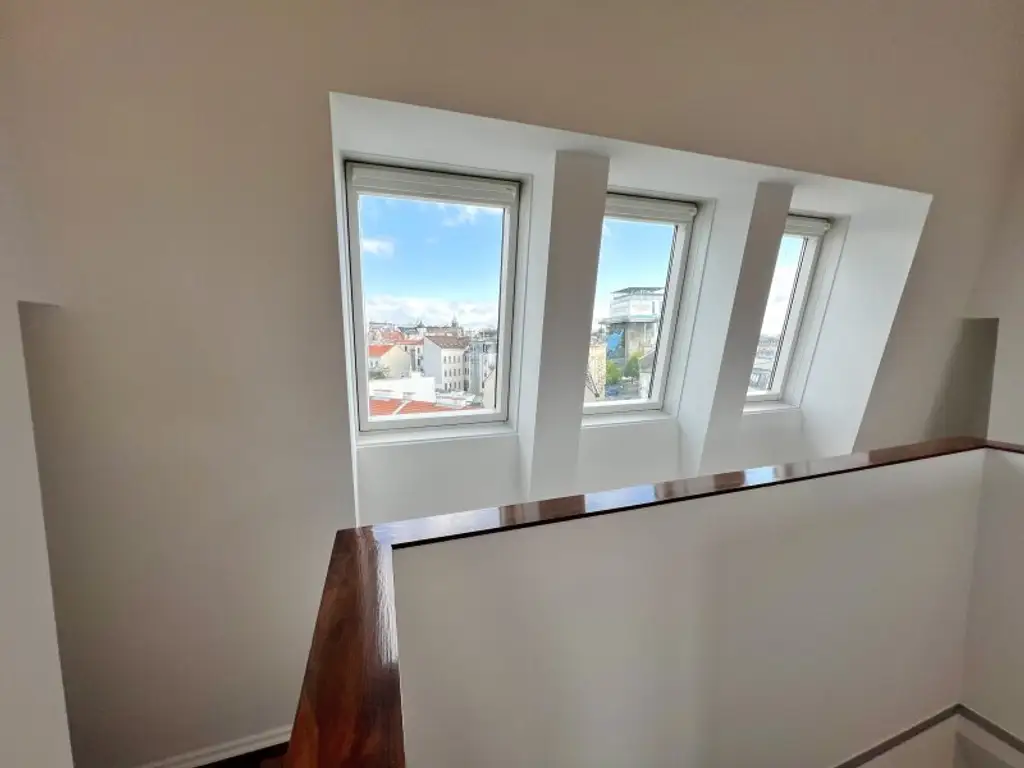 Hier bleiben keine Wünsche offen - Exklusive Maisonette mit 44m² Terrasse nahe Naschmarkt zu mieten!