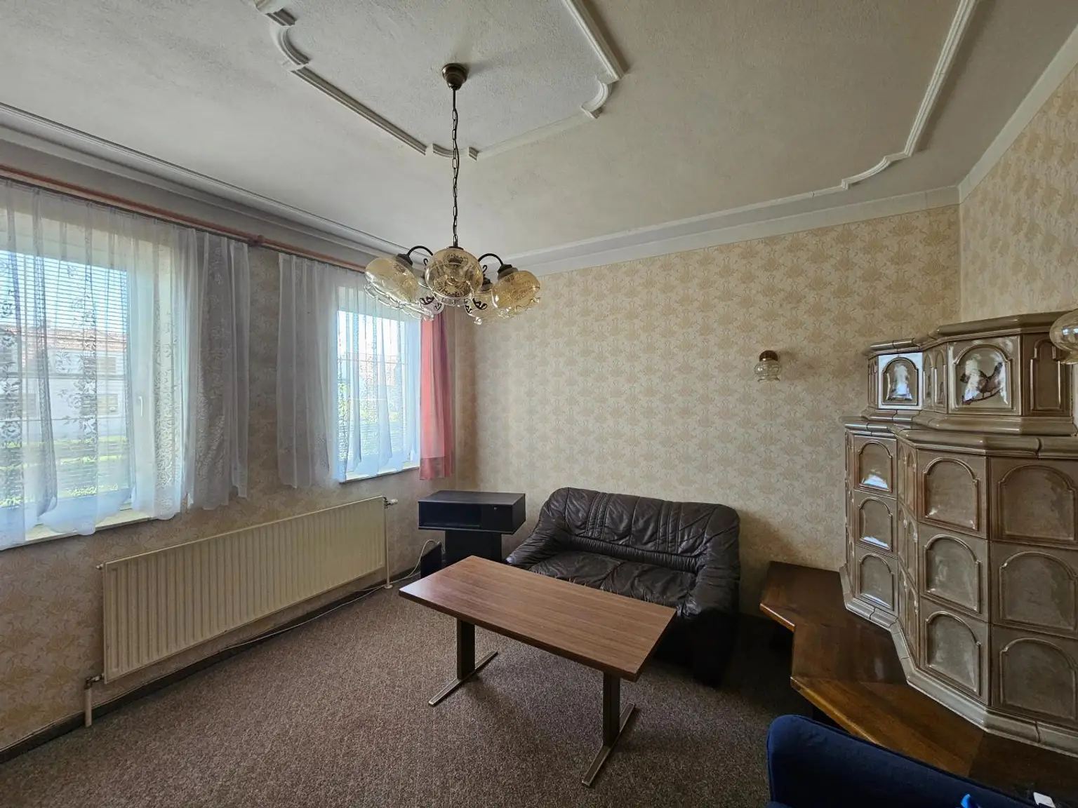 Wohnzimmer mit Kachelofen (1)
