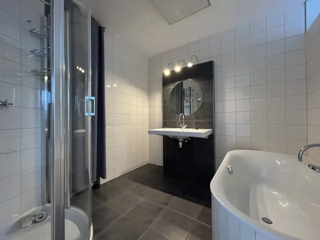 DACHGESCHOSS + 42m² TERRASSEN + FERNSICHT + SONNIG + RUHELAGE + TOPZUSTAND!