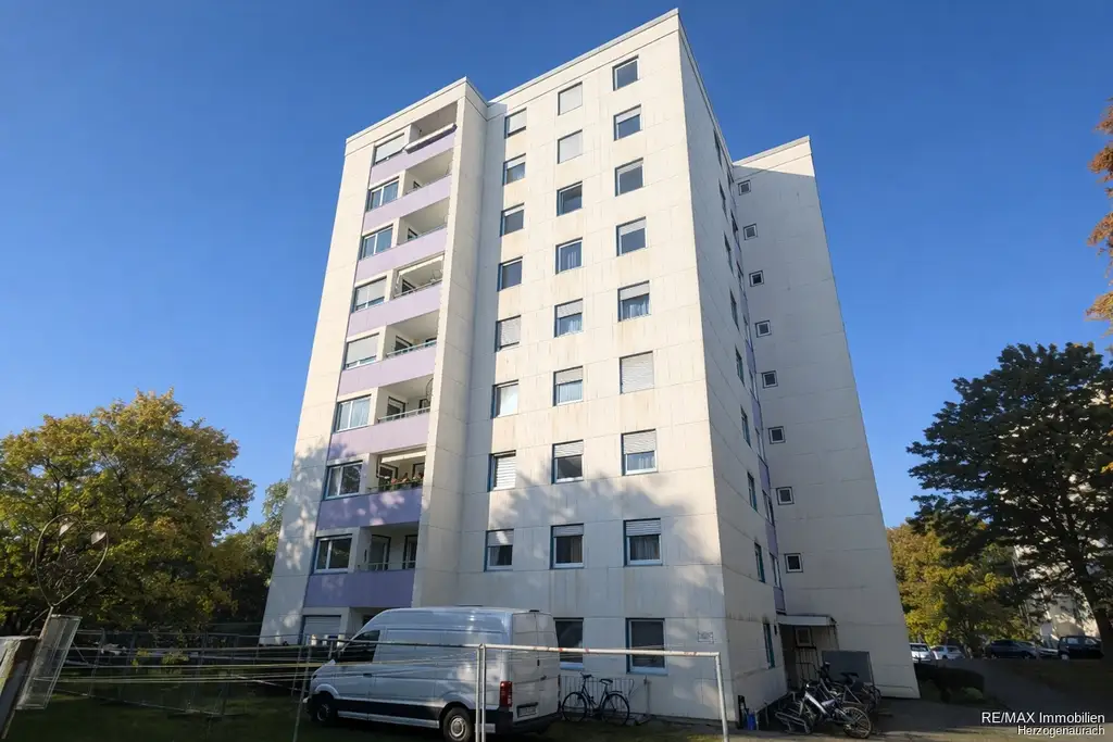 Attraktive, renovierte 3-Zimmer-Wohnung 
mit Balkon und Weitblick