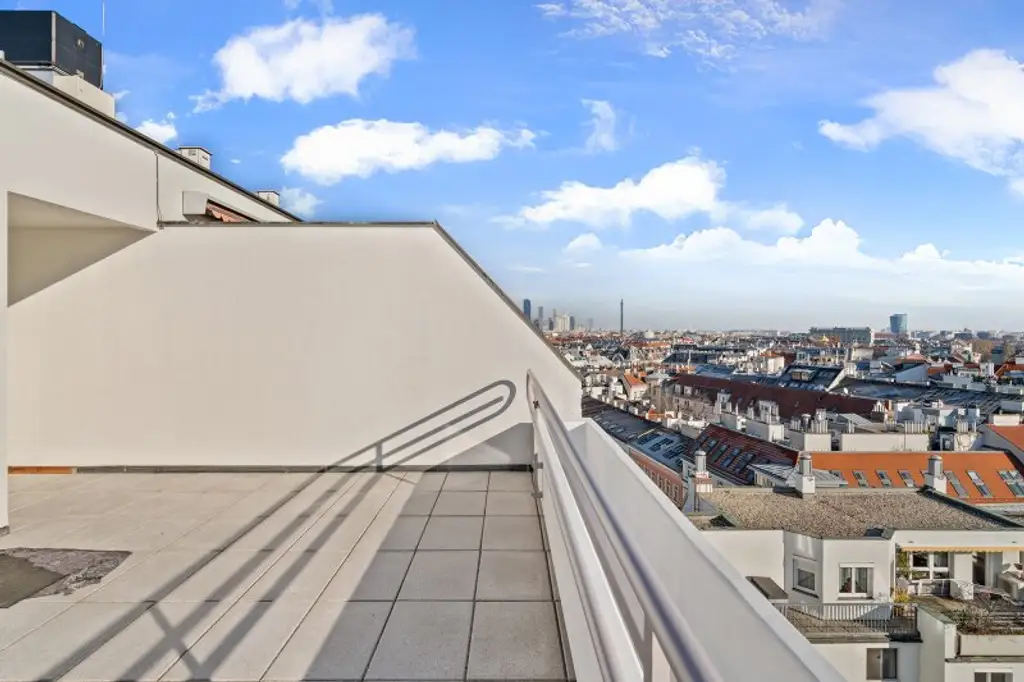 Generalsanierte Eigentumswohnung auf drei Ebenen mit zwei Terrassen - Gegenüber Sofiensäle