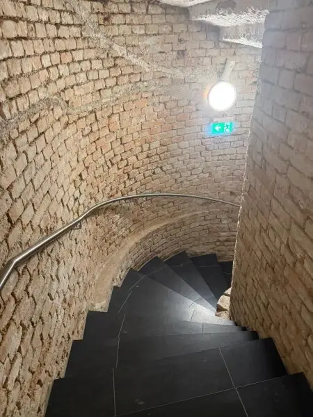 Wunderbare Dachgeschosswohnung in Top Lage mt Garage im Eigentum