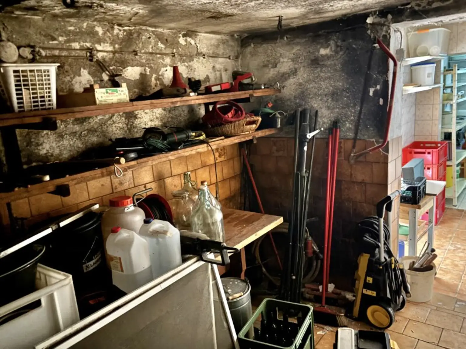 ** LEGENDE IN DER WEINIDYLLE ** D. Ehrensdorf !! Gepflegtes Haus mit ca. 245 m2 Nfl. in gediegener Ortsrandlage - Hauptwohnsitz möglich !!