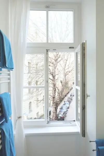 Wunderschöne und generalsanierte 2- Zimmer Altbauwohnung in Top Lage!!!