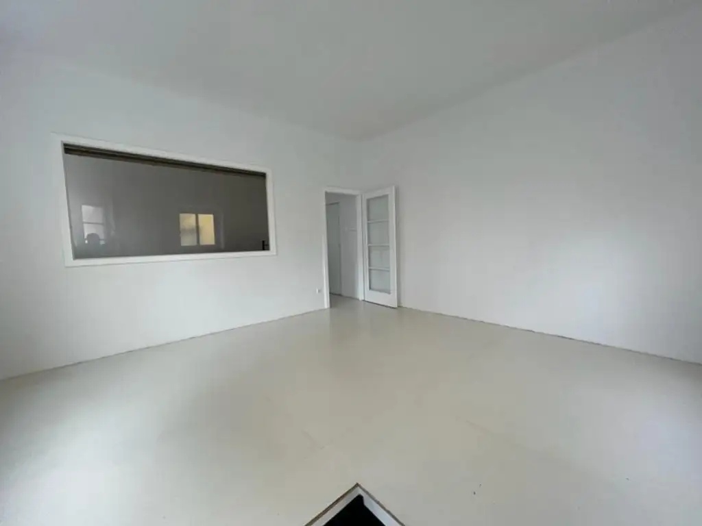 Mitten im wirtschaftlichen Herzen von Simmering nahe U3 Enkplatz: 6 Zimmer (inkl. Büro) mit sehr guter Rendite!