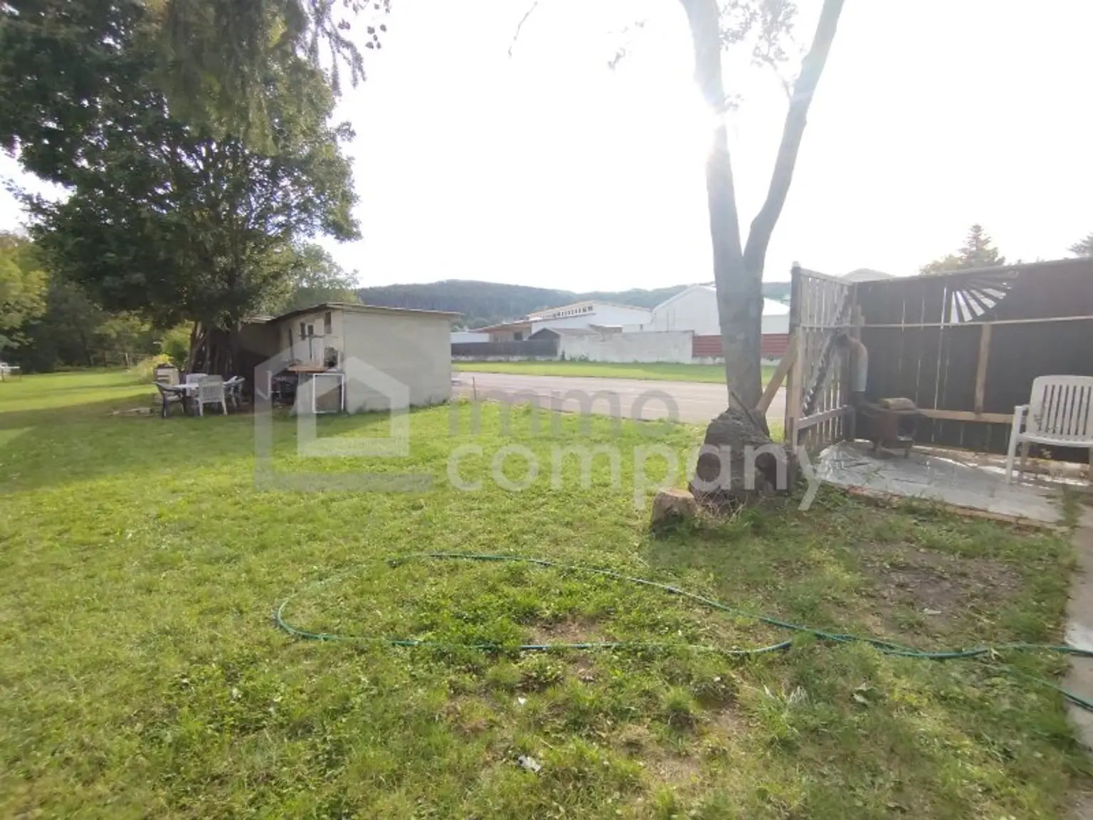 Mehrfamilienhaus mit  Gewerbegrundstück