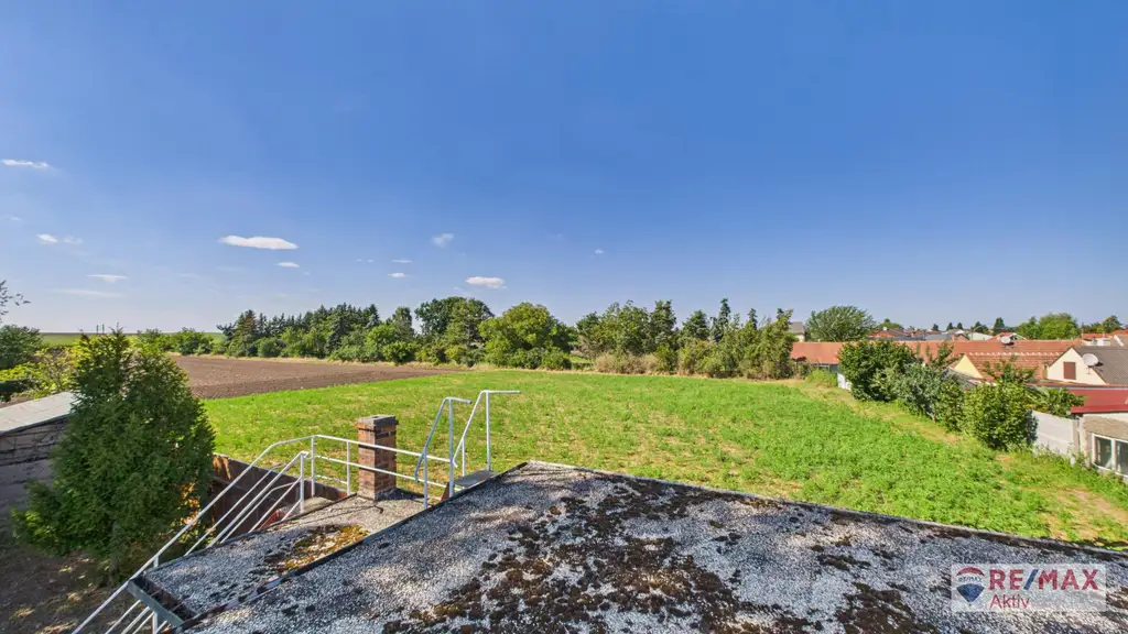 Sanierungsbedürftiges Haus mit riesigem Grundstück und Nebengebäuden
