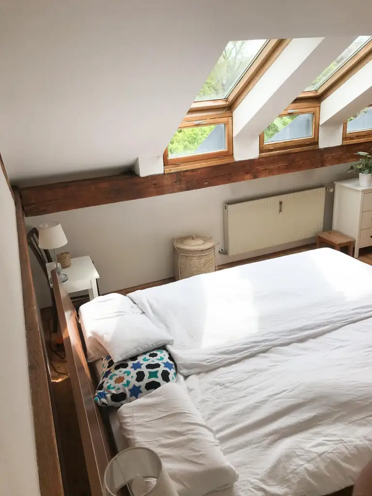 Charmante 3-Zimmer-Dachgeschosswohnung mit Lift am Opernring – Urbanes Wohnen im Herzen von Graz